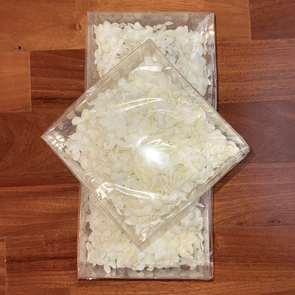 HYDRANGEA PETALS. 8115 Set of 3 6”x6” units White Flowers Craft WEDDINGSTAR INC. - Picture 2 of 7